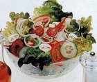 Салат весенний с луковым соусом