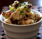 Салат куриный с сухариками