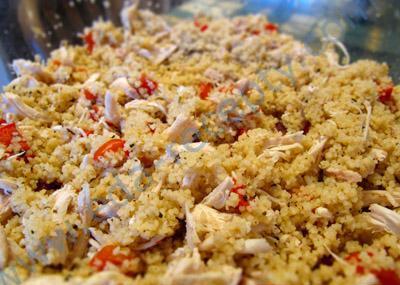 Салат фунчоза с куриным филе и овощами